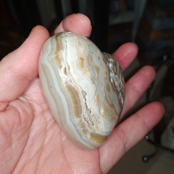 🌼 Huge White Onyx Heart 🌼 - Picture 3 of 5